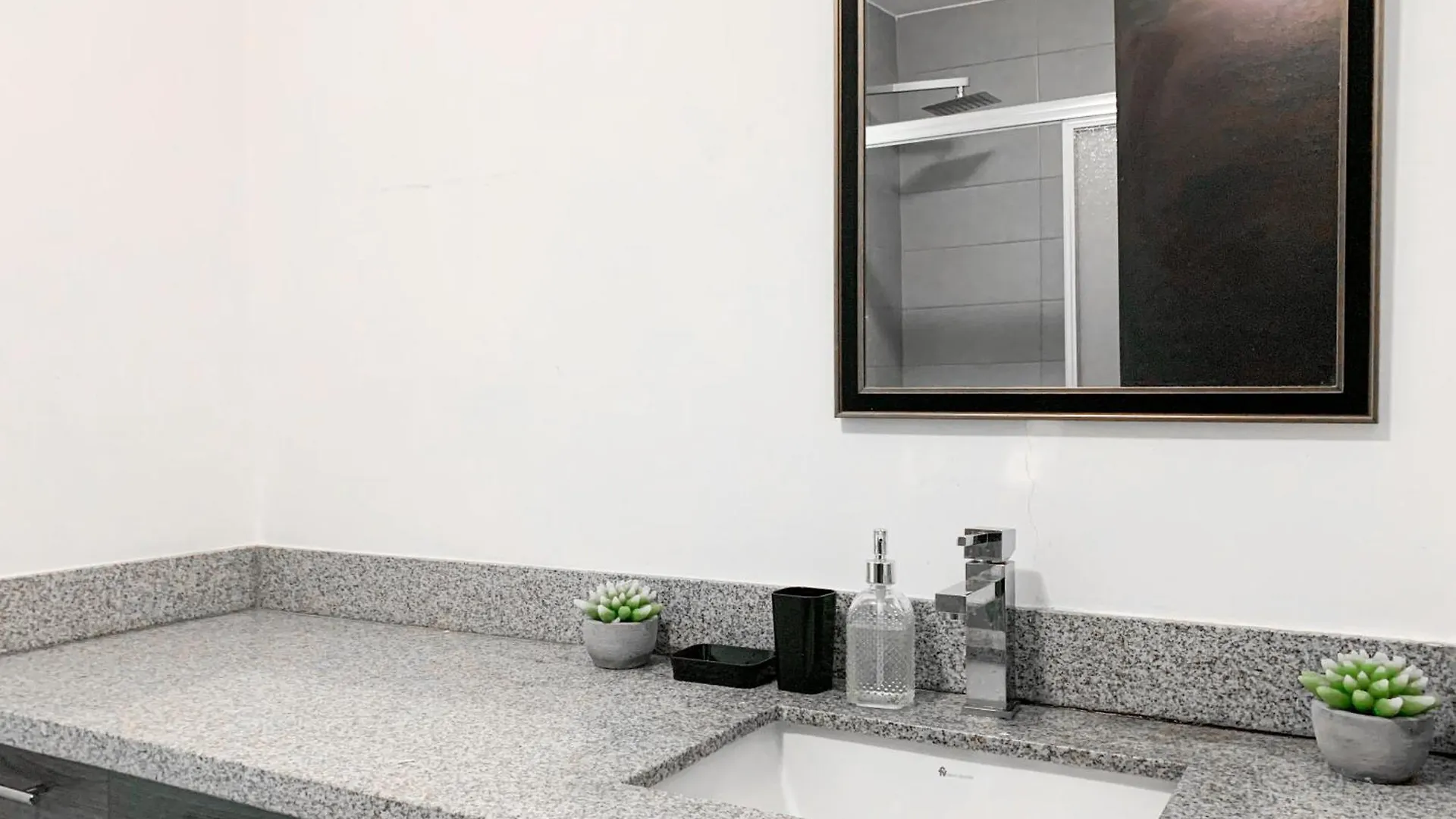 Apartamento Suite De Lujo Cerca Al Aeropuerto, Terminal, Mall Sol Guayaquil