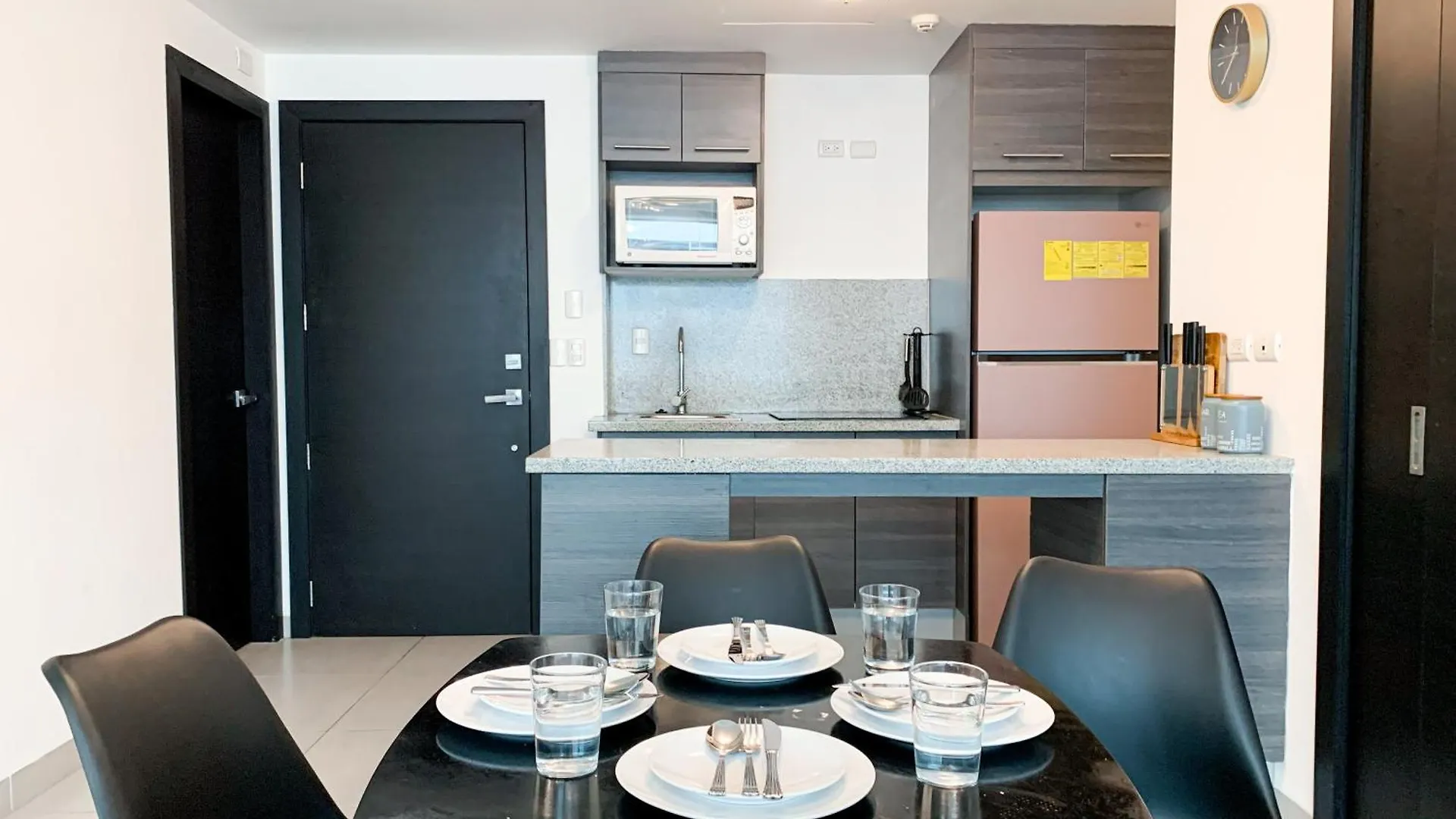 Suite De Lujo Cerca Al Aeropuerto, Terminal, Mall Sol Guayaquil Ecuador