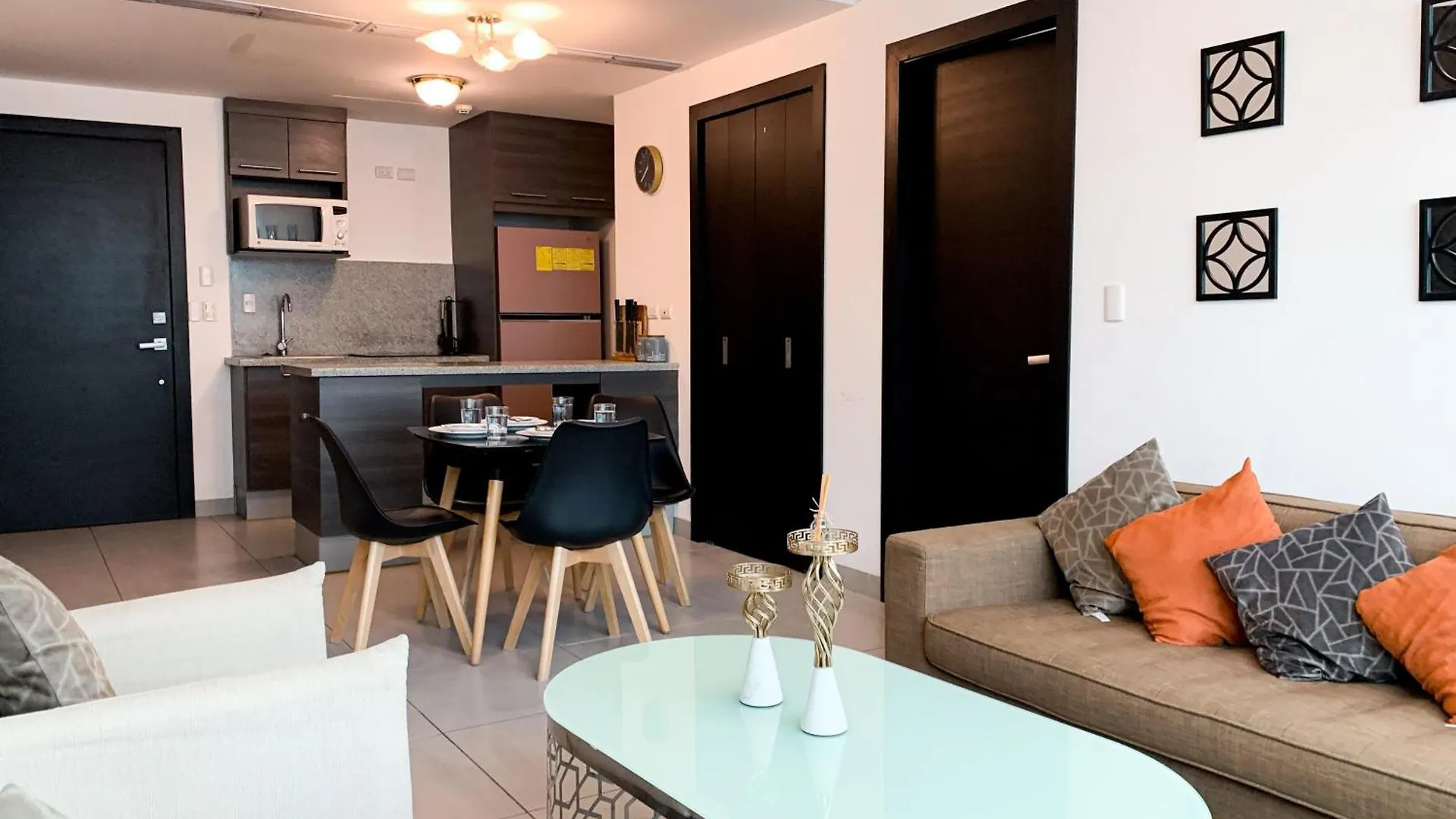 Suite De Lujo Cerca Al Aeropuerto, Terminal, Mall Sol Guayaquil Apartamento