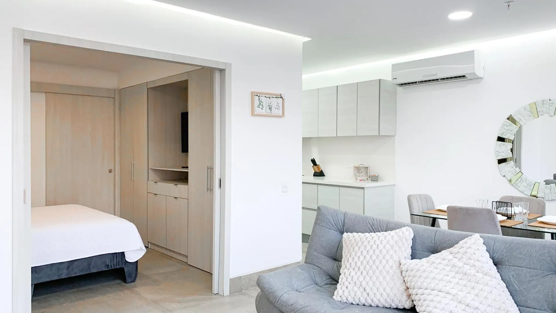 Suite De Lujo Cerca Al Aeropuerto, Terminal, Mall Sol Guayaquil Apartamento