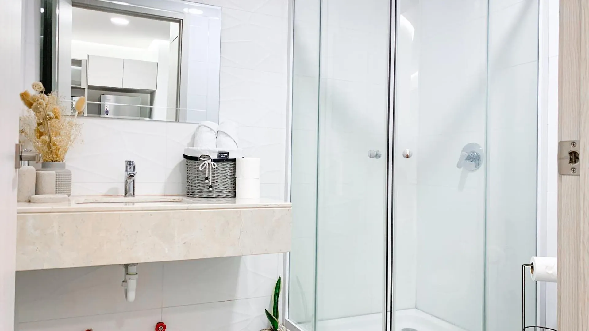 Suite De Lujo Cerca Al Aeropuerto, Terminal, Mall Sol Guayaquil Apartamento