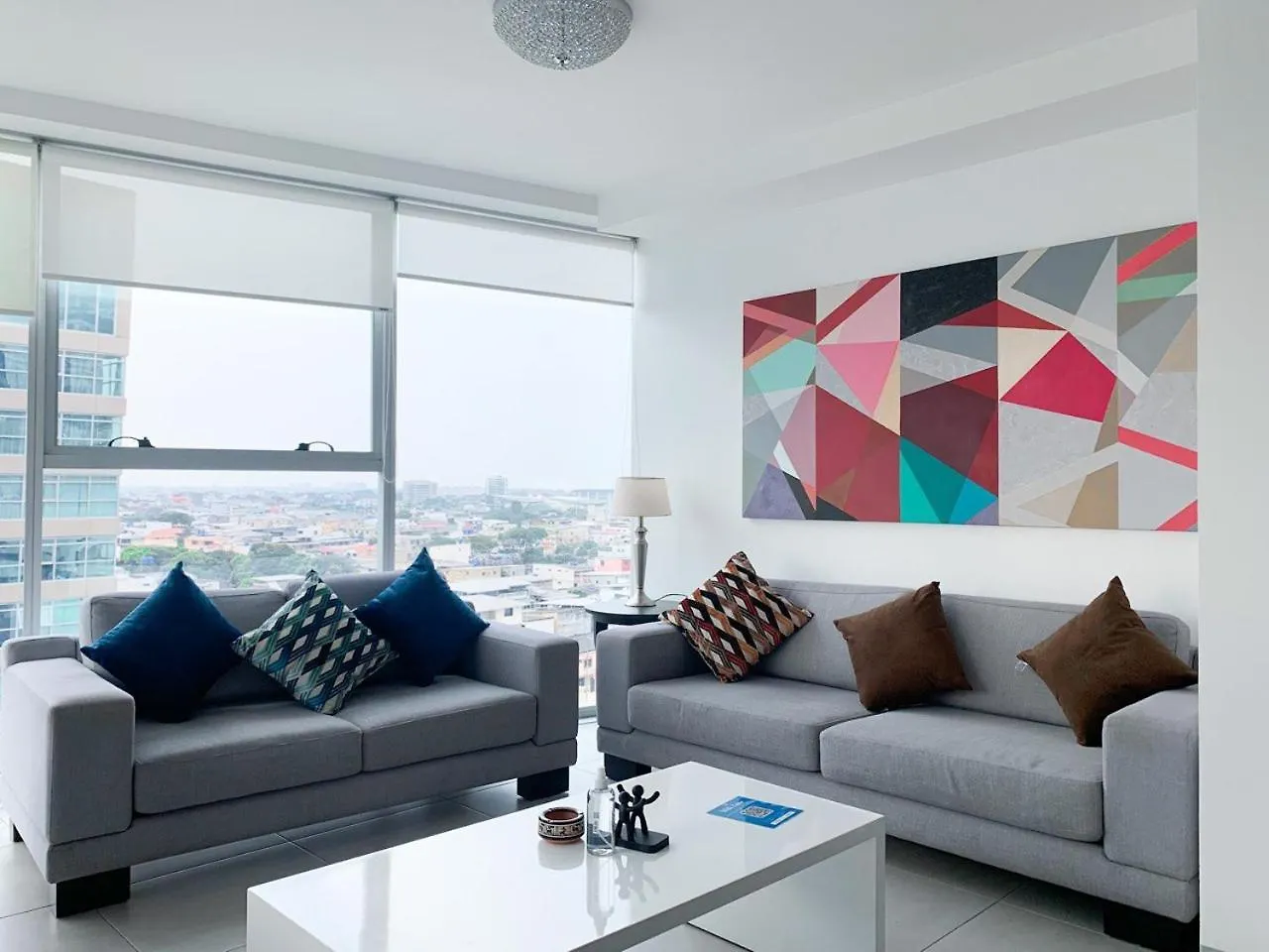 Suite De Lujo Cerca Al Aeropuerto, Terminal, Mall Sol Guayaquil Apartamento